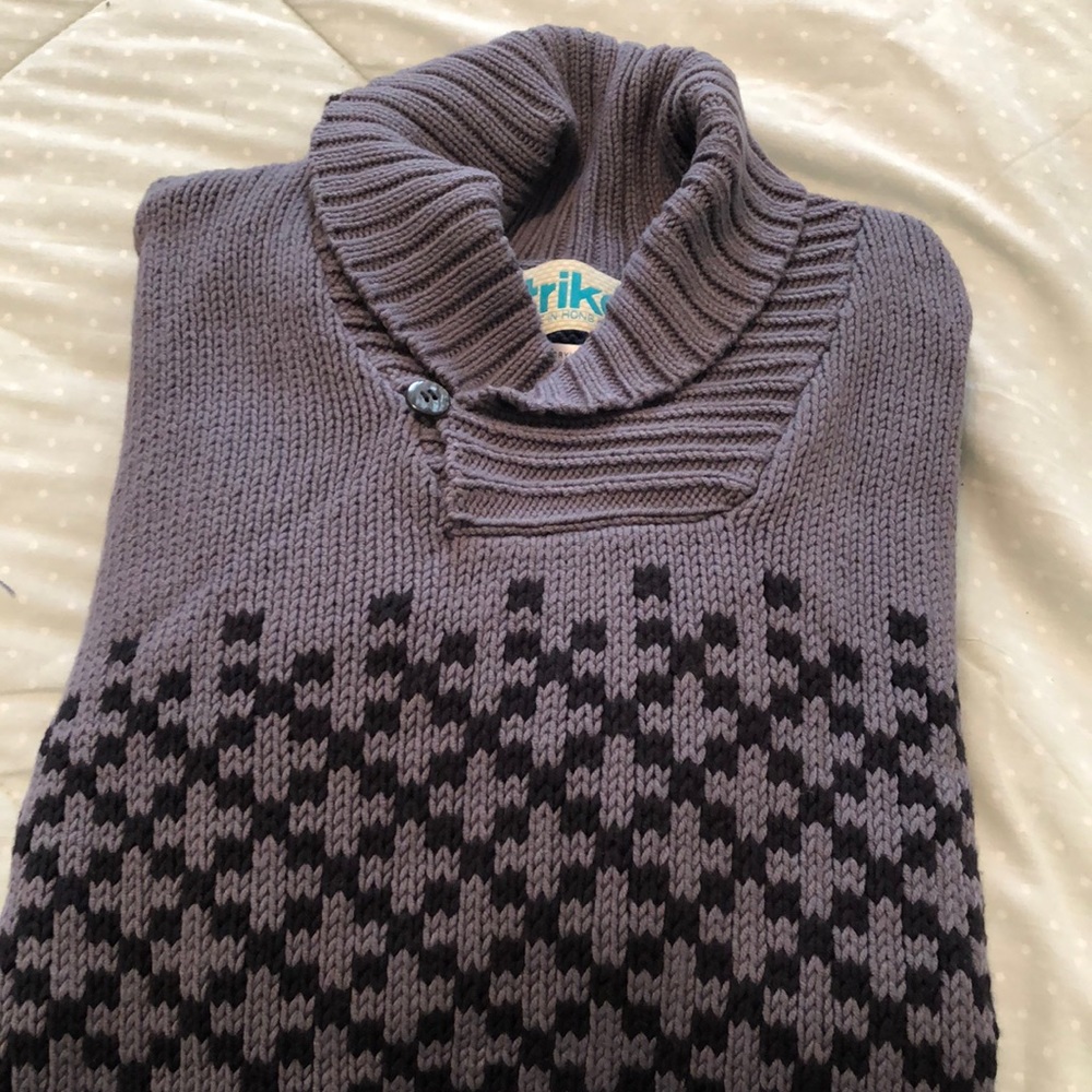 Triko Mens XL Cotton Sweater Navy/lt blue pattern. One button turn down collar